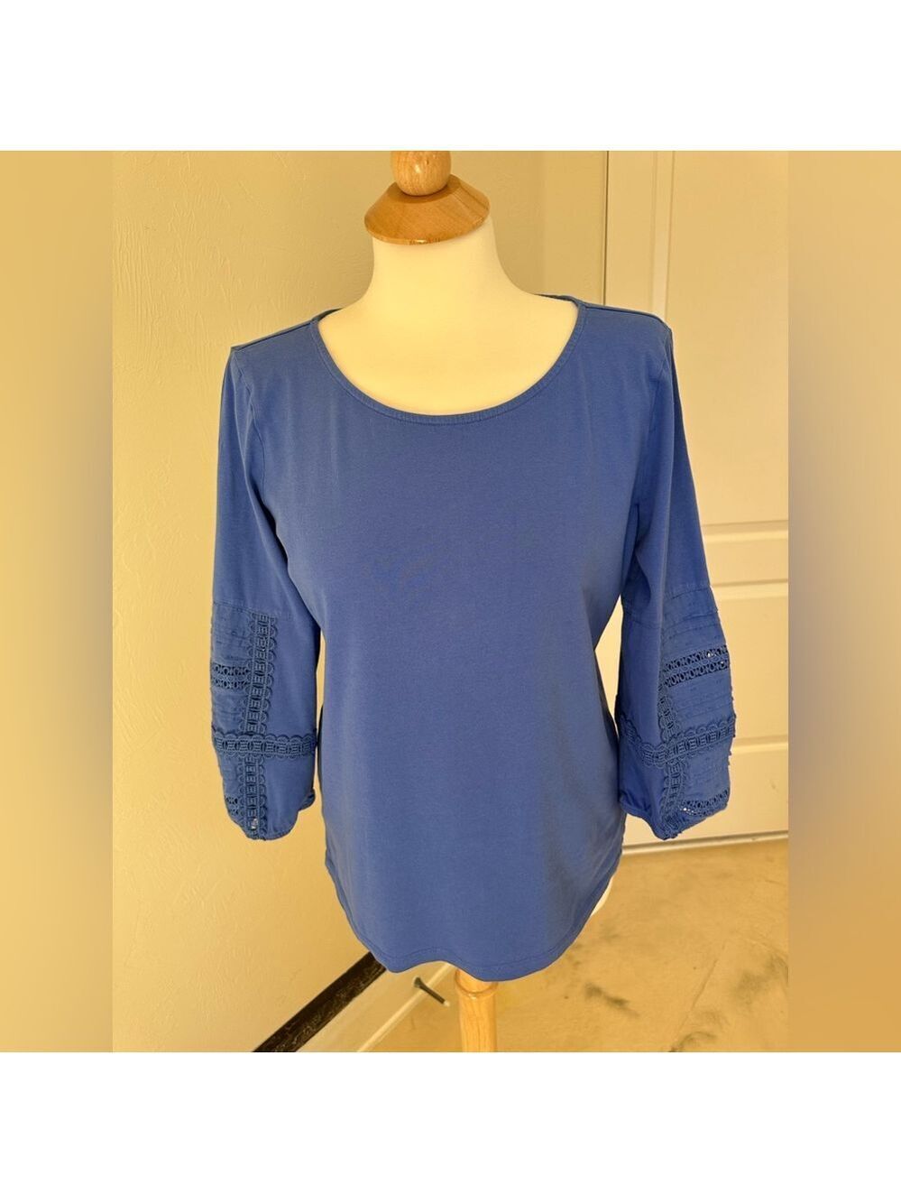 Talbots Blue Cotton Top Size M Lace Sleeve 3/4 Sleeve Classic Feminine